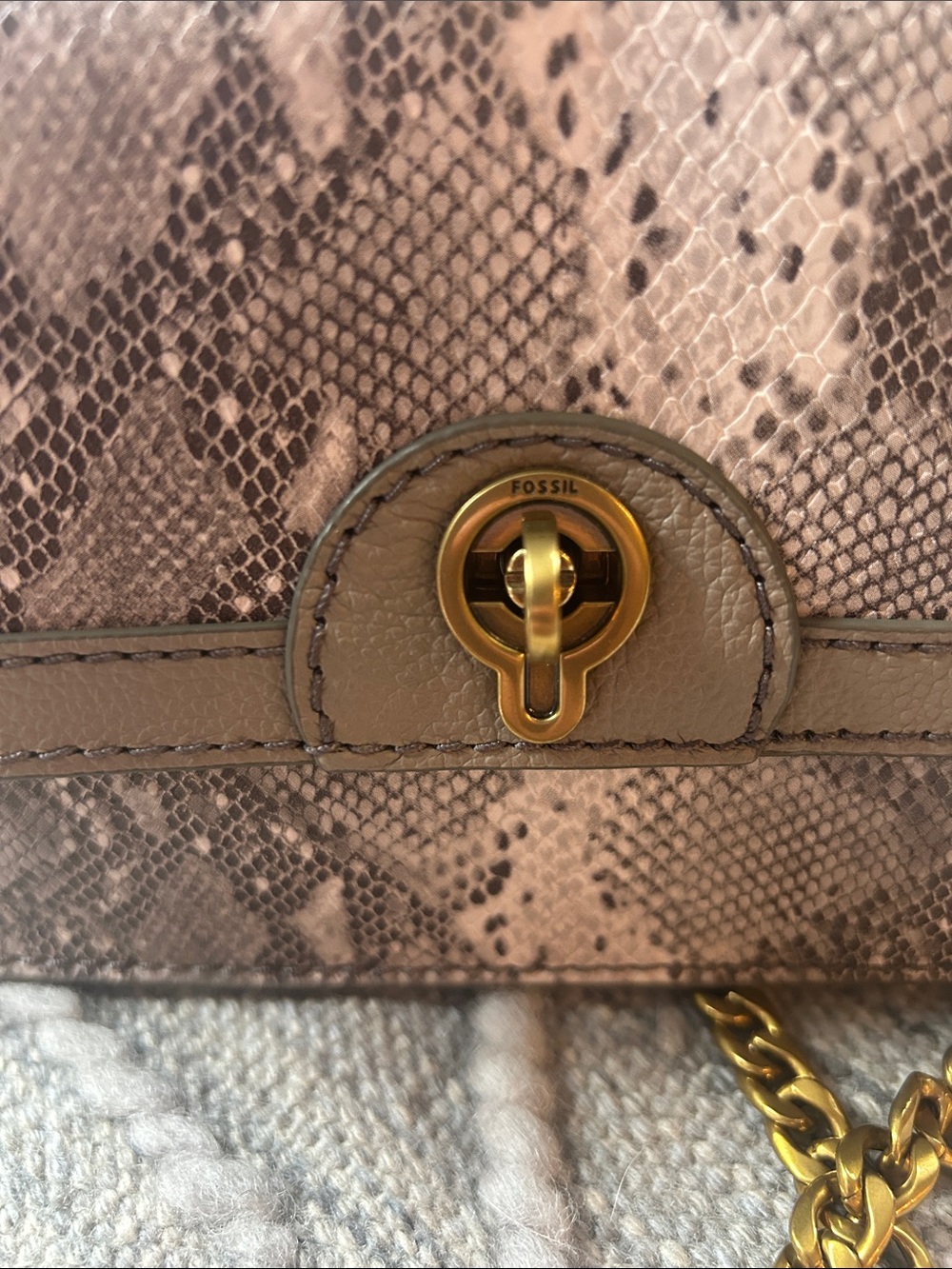 NWT Authentic Fossil Ainsley Snake-Print Clutch/Wallet w Detachable Chain - Picture 8 of 16